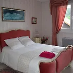 Chez Vivi: Tranquil 3-star With Terrace And Free Wi-fi