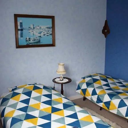Holiday home Chez Vivi: Tranquil 3-star With Terrace And Free Wi-fi *