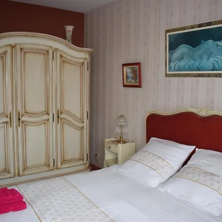 Holiday home Chez Vivi: Tranquil 3-star With Terrace And Free Wi-fi
